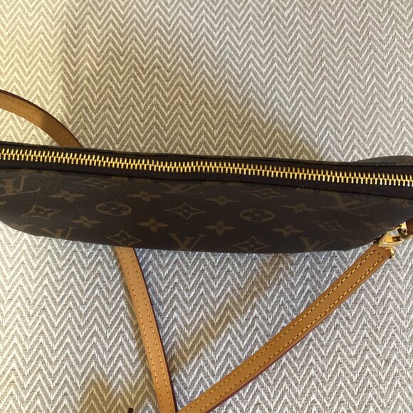 Louis Vuitton Vintage Monogram Canvas Pochette - Picture 5 of 6